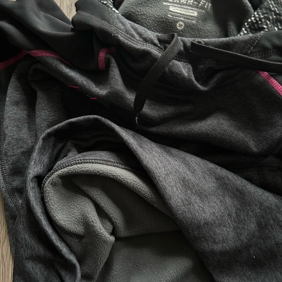 Nike sweater - Picture 3 of 3